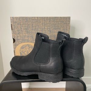 Preloved BORN Cove Chelsea Boots sz 8.5